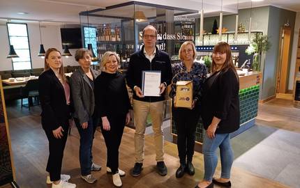 (v.l.n.r.) Jasmin Loos (Freylich Zahn), Nancy Hampel (Stabsstelle Strukturwandel, Regionalplanung & Breitbandausbau), Antje Peiser (Saale-Unstrut Tourismus GmbH), Torsten General & Elvira Zahn-General (Freylich Zahn), Katrin Weineck (Freyburger Fremdenverkehrsverein e.V.)