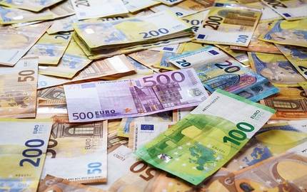 banknotes 7850299 640
