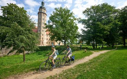 Radfahren am Wasserschloss Reinharz