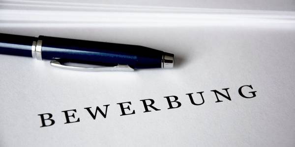 Stift auf Bewerbungsdeckblatt