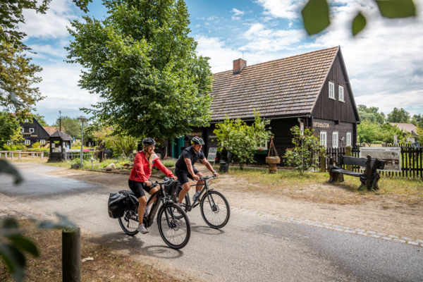bett bike radfahrende vor herberge philipp herfort 1
