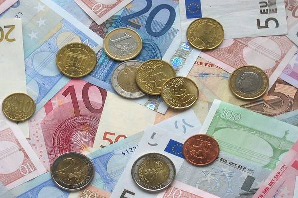 Euro-Geldstücke und Scheine