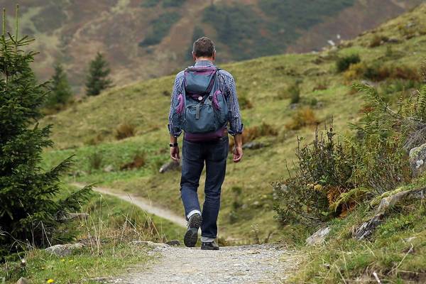 Wanderer von hinten