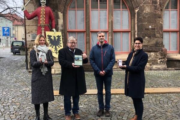 Bürgermeisterin Alexandra Rieger, Stadtführer Winfried Schmitt, Oberbürgermeister Kai Buchmann und HTV-Geschäftsführerin Carola Schmidt