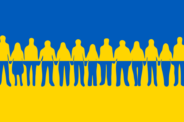 Ukrainische Flagge mit Menschenkette
