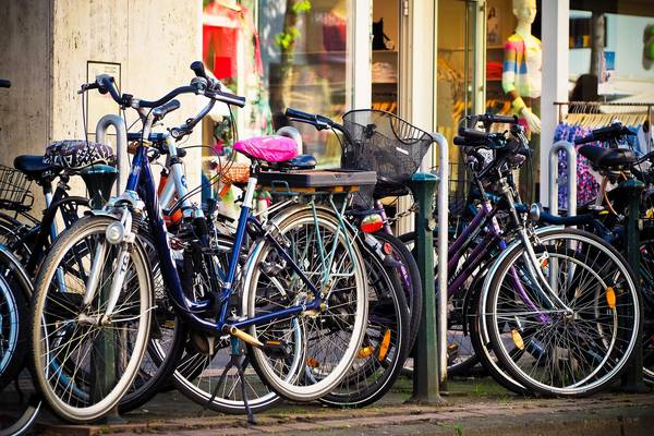 Fahrräder am Fahrradständer