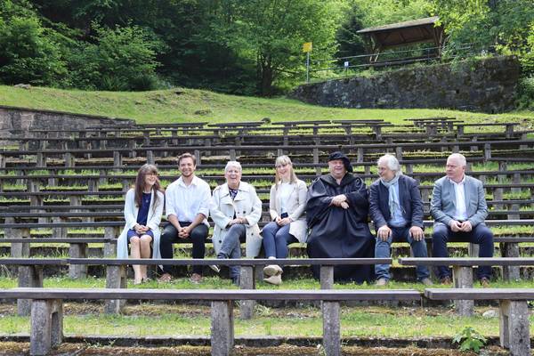 Pressekonferenz Waldbühne von links nach rechts Christiane und Livian Jantosch, Claudia Hacker, Claudia Illiger, Uwe Gajowski, Mario Jantosch, Peter Kohl