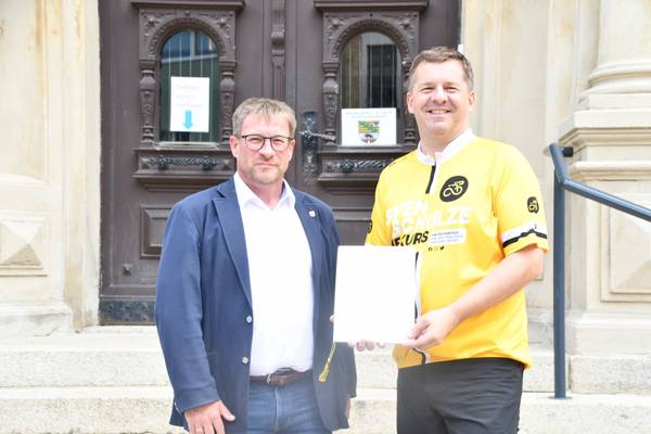 Übergabe des Förderbescheids von Minister Schulze an Oberbürgermeister Bert Knoblauch
