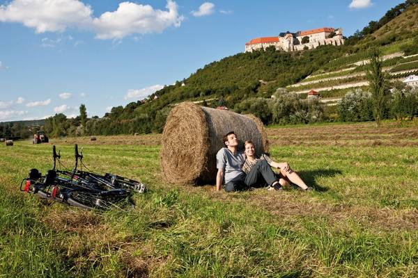 Pause vor der Neuenburg in Freyburg (Unstrut)