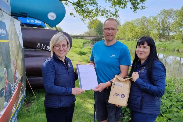 v.l. Antje Peiser, Geschäftsführerin Saale-Unstrut Tourismus GmbH / Andreas Baatz, Inhaber Fluss & Zeit / Carolyn Fox, Projektkoordinatorin Produktcheck Saale-Unstrut Tourismus GmbH