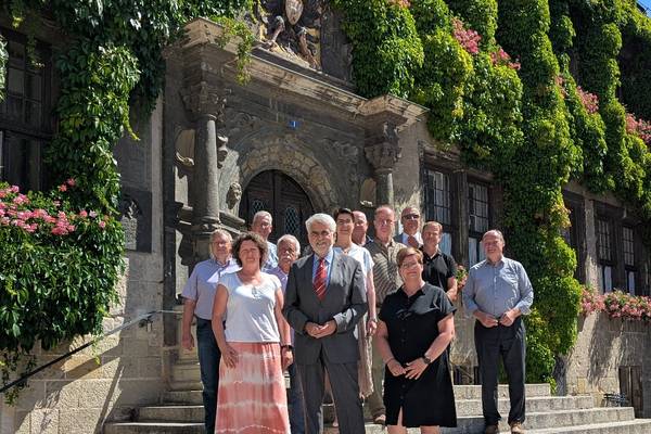 Treffen der Naturparke in Sachsen-Anhalt mit Minister Prof. Dr. Armin Willingmann (Mitte) sowie Vertreterinnen und Vertretern des Ministeriums für Wissenschaft, Energie, Klimaschutz und Umwelt sowie des Landesverwaltungsamtes Sachsen-Anhalt