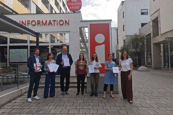 urkunden bergabe reisen f r alle dessau ro lau quer stadtmarketinggesellschaft dessau ro lau mbh